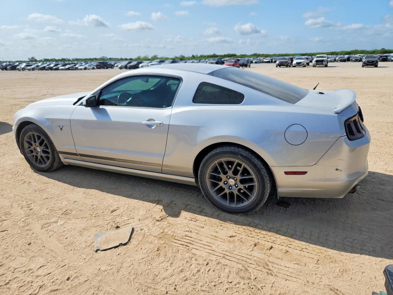2013 Ford Mustang - zdjęcie 2