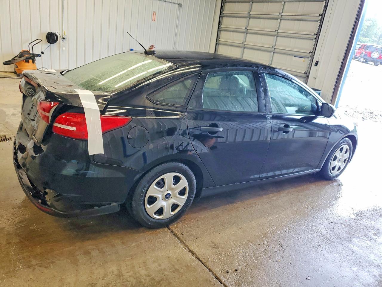 2016 Ford Focus S - zdjęcie 3