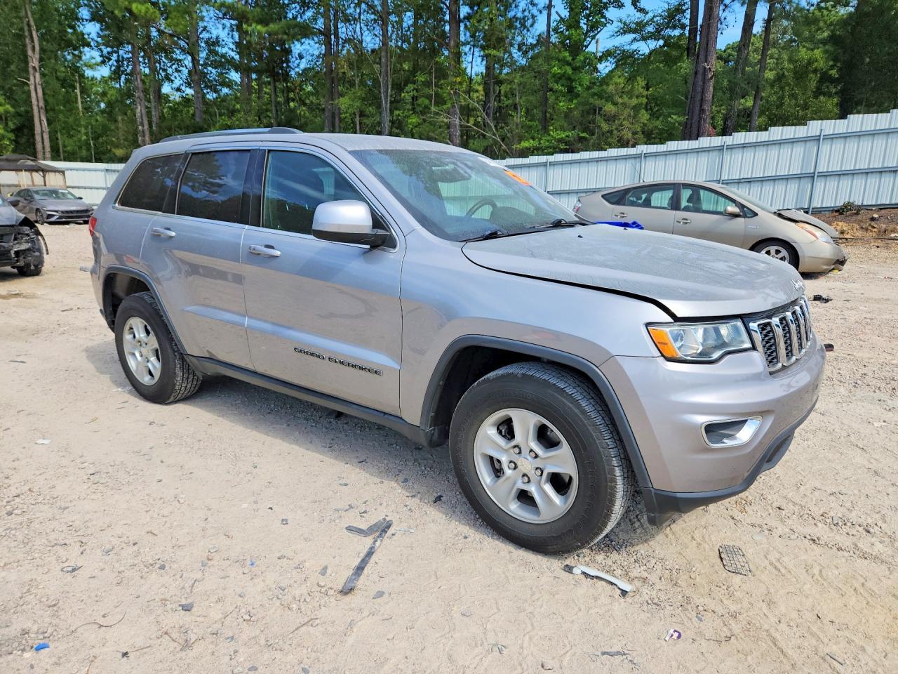 2017 Jeep Grand Cherokee Laredo - zdjęcie 4