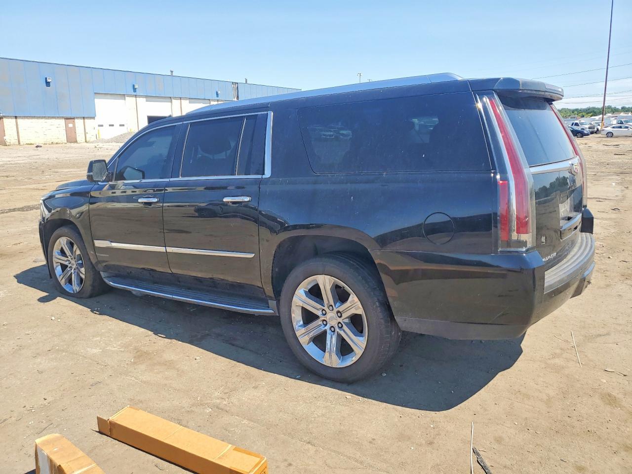 2016 Cadillac Escalade Esv Luxury - zdjęcie 2