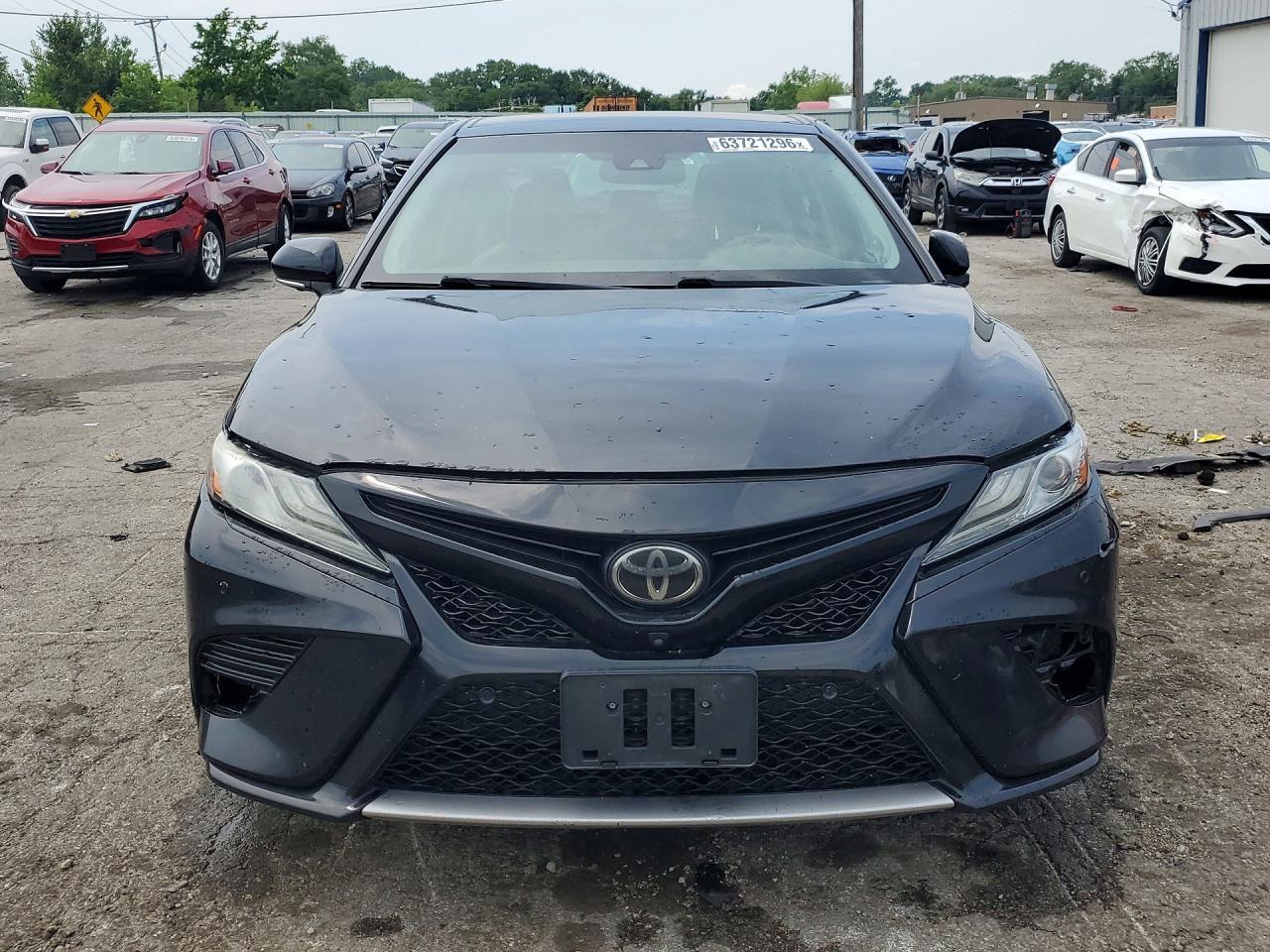 2018 Toyota Camry Xse - zdjęcie 5