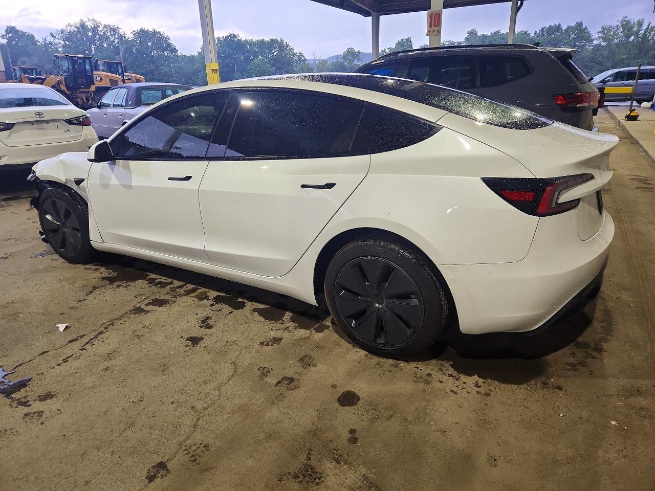 2024 Tesla Model 3 - zdjęcie 2
