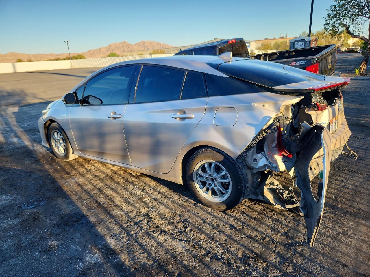 2017 Toyota Prius Prime - zdjęcie 2