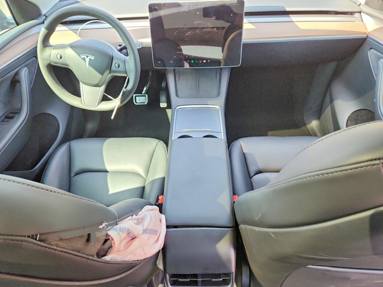 2025 Tesla Model Y - zdjęcie 8