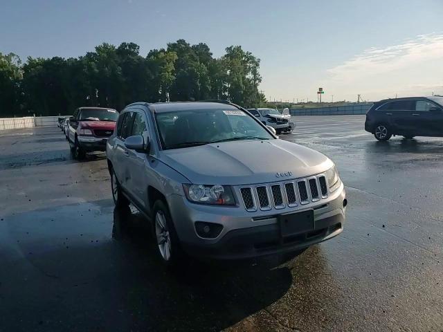 2016 Jeep Compass Latitude - zdjęcie 14