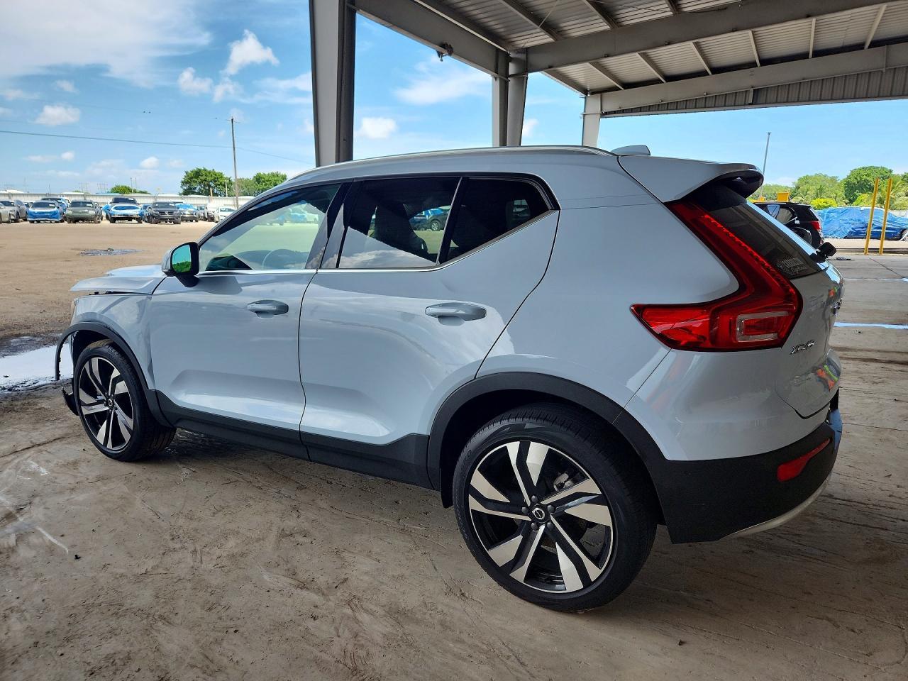 2024 Volvo Xc40 Plus - zdjęcie 2