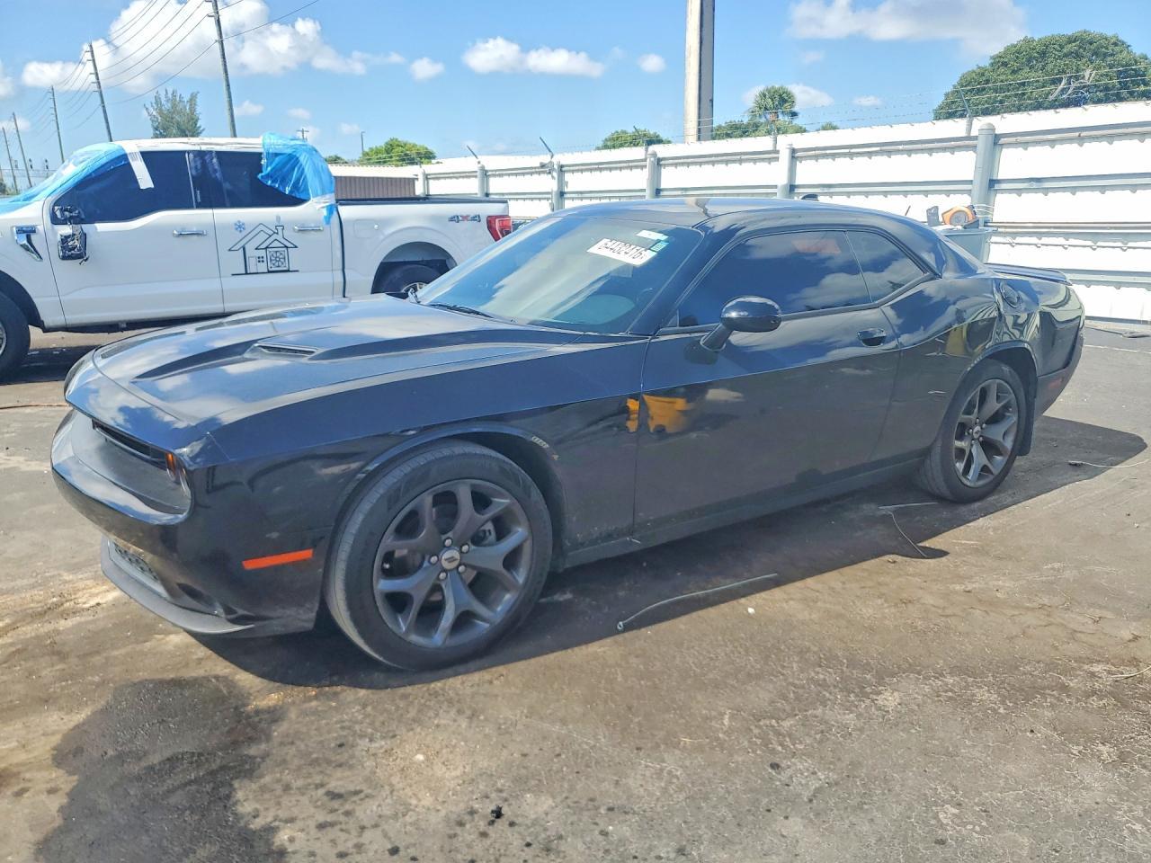 2021 Dodge Challenger Sxt - zdjęcie główne