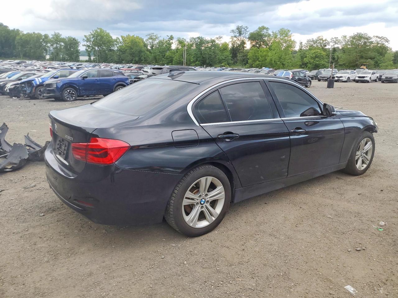 2017 BMW Seria 3 330i - zdjęcie 3
