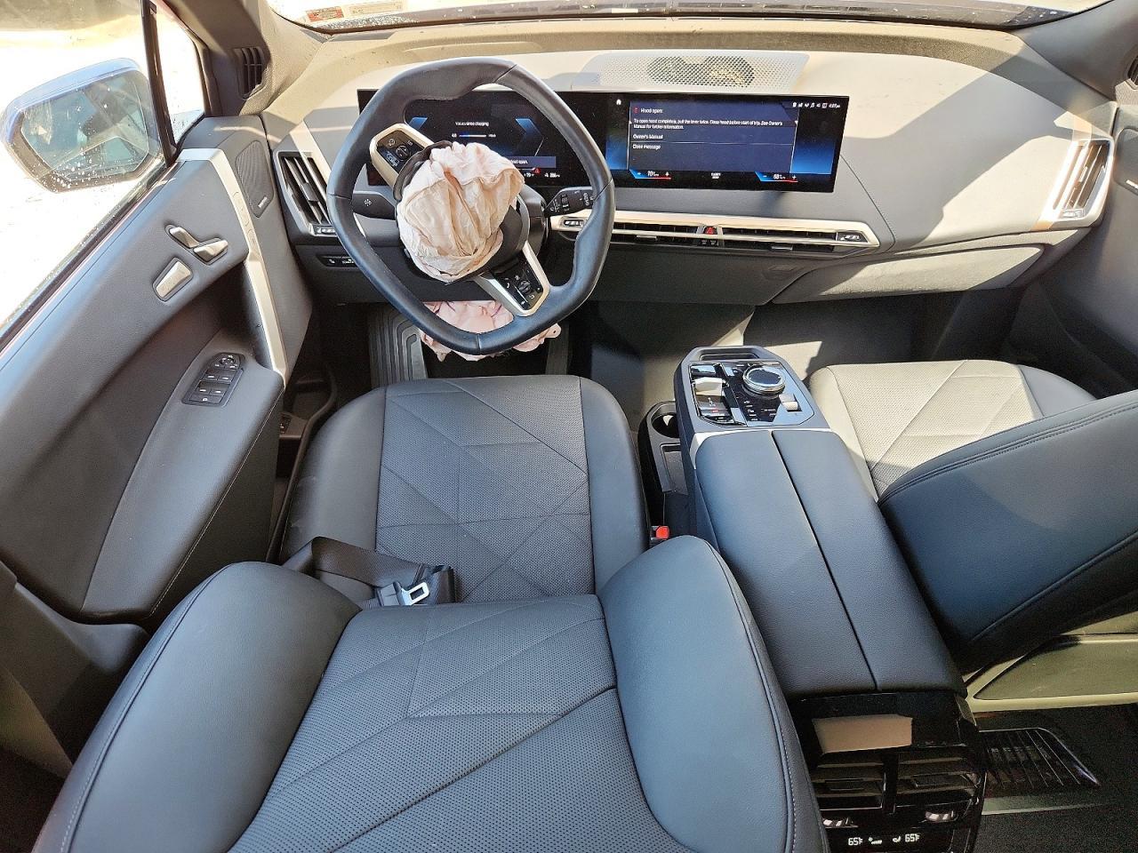 2022 BMW Ix xDrive50 - zdjęcie 8