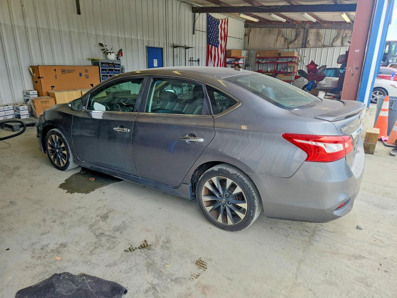 2019 Nissan Sentra Sr - zdjęcie 2