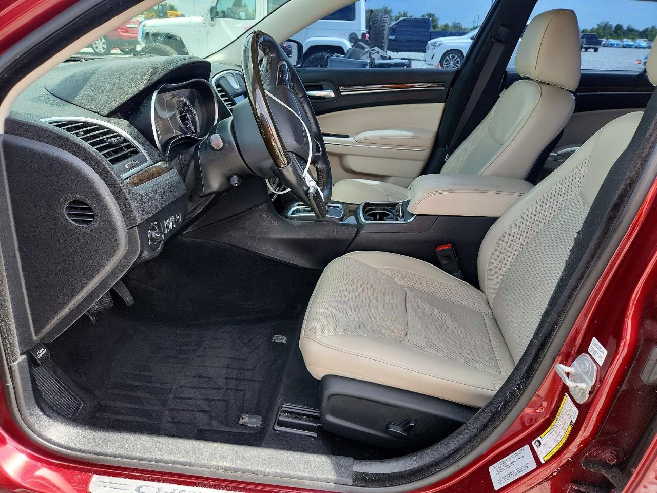 2015 Chrysler 300C - zdjęcie 7