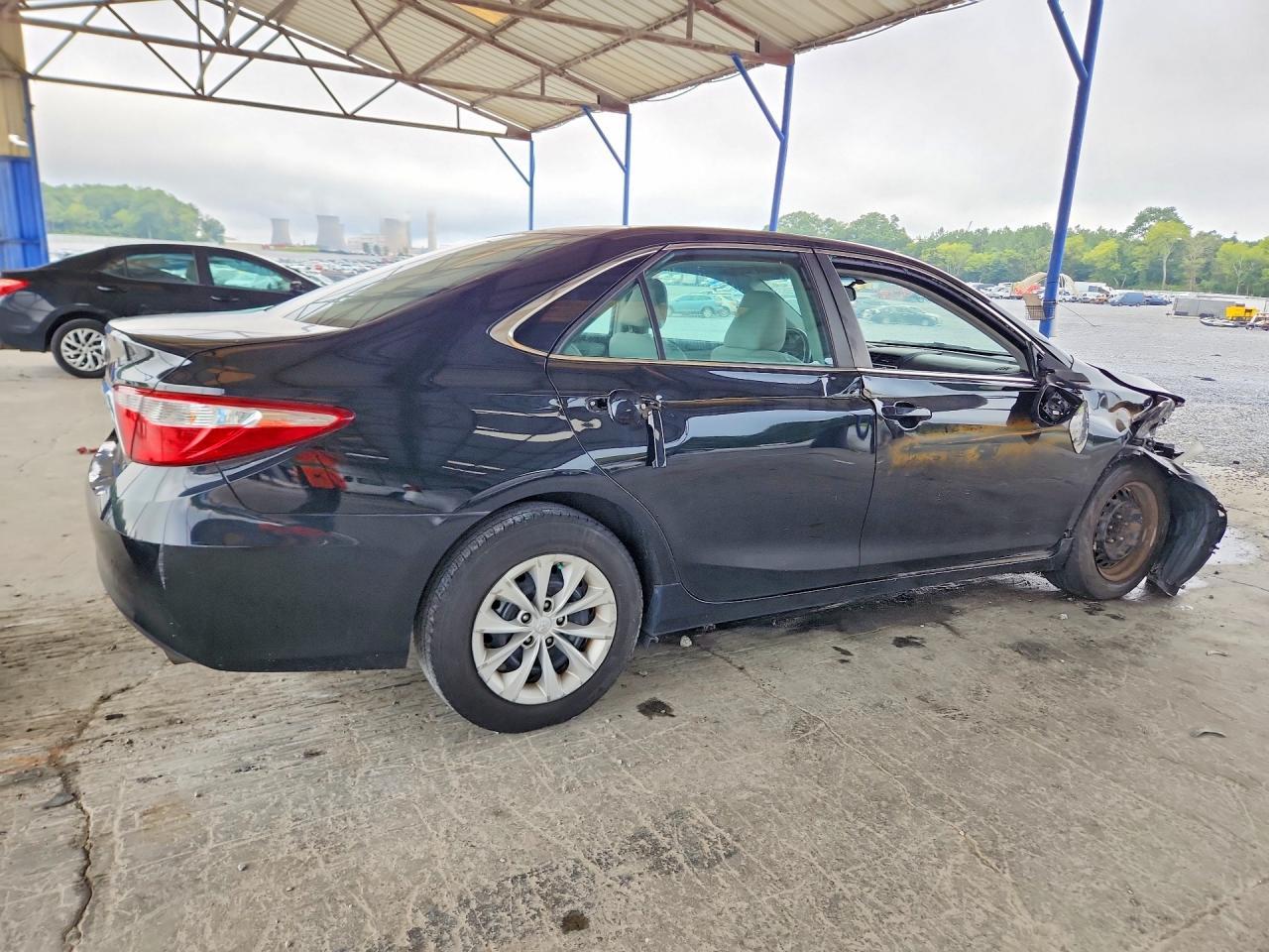 2015 Toyota Camry Le - zdjęcie 3