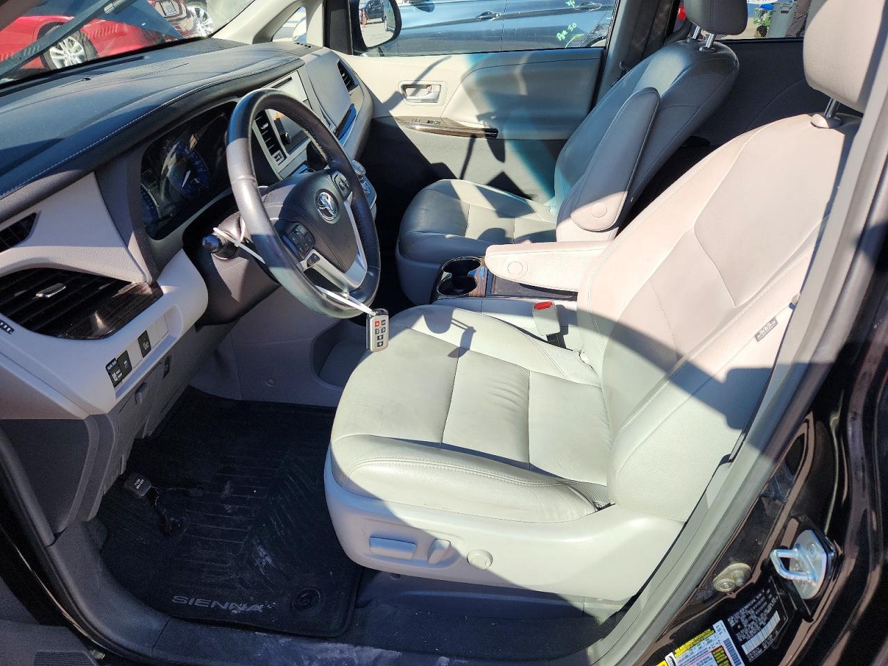 2017 Toyota Sienna Xle 7-Passenger - zdjęcie 7