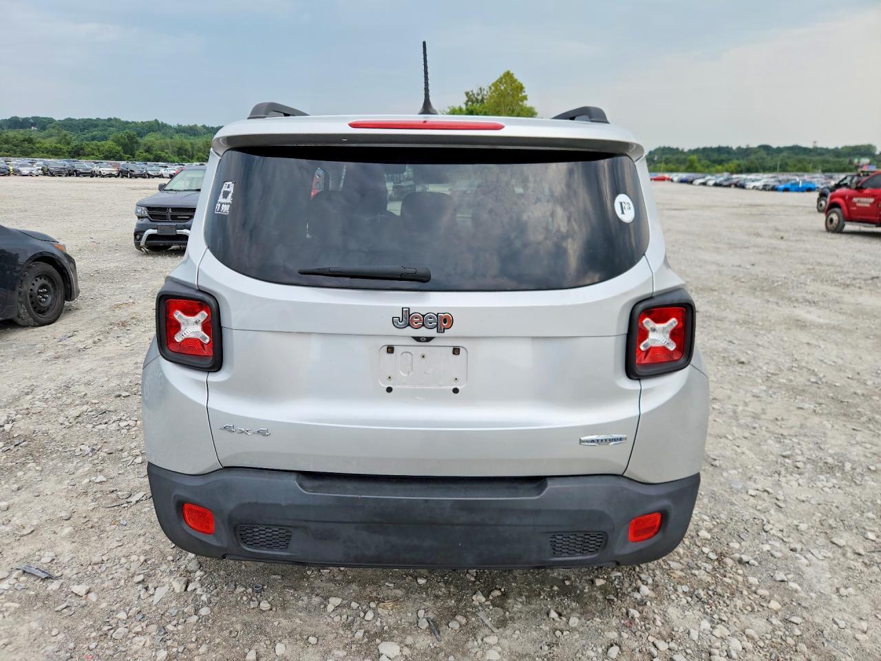 2015 Jeep Renegade Latitude - zdjęcie 6