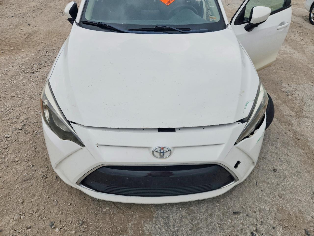 2018 Toyota Yaris Ia Base - zdjęcie 11