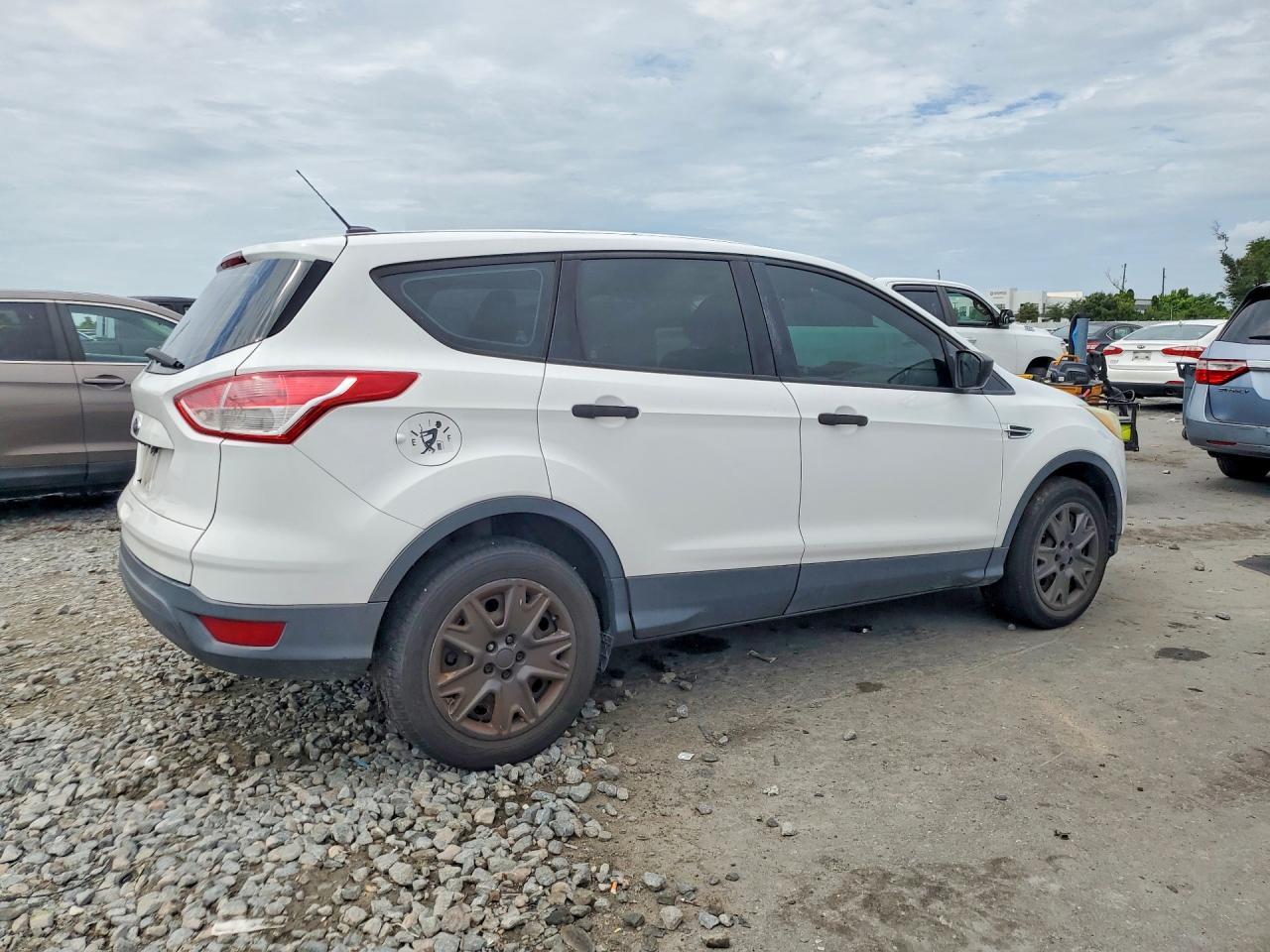 2016 Ford Escape S - zdjęcie 3