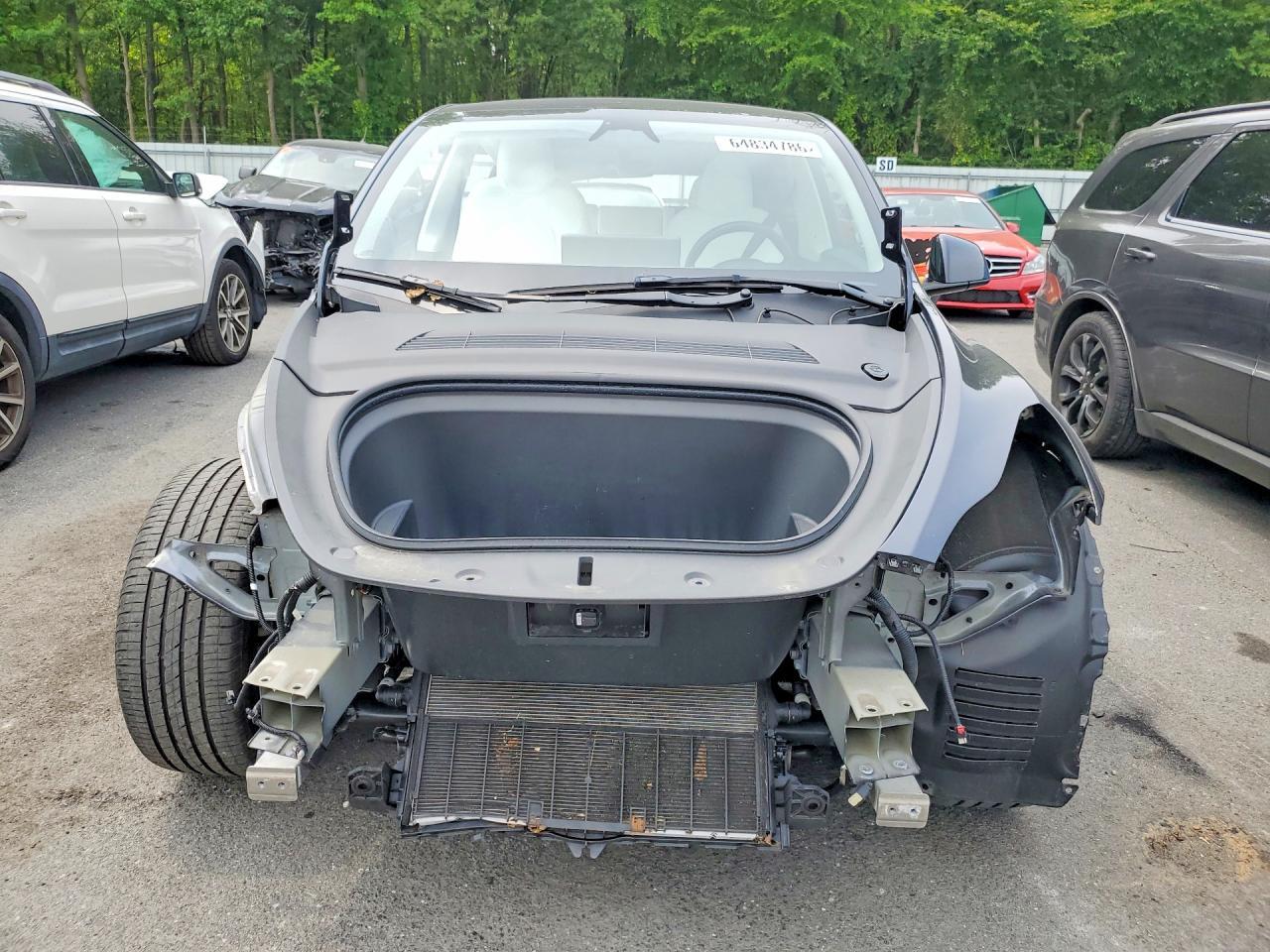 2025 Tesla Model Y - zdjęcie 5