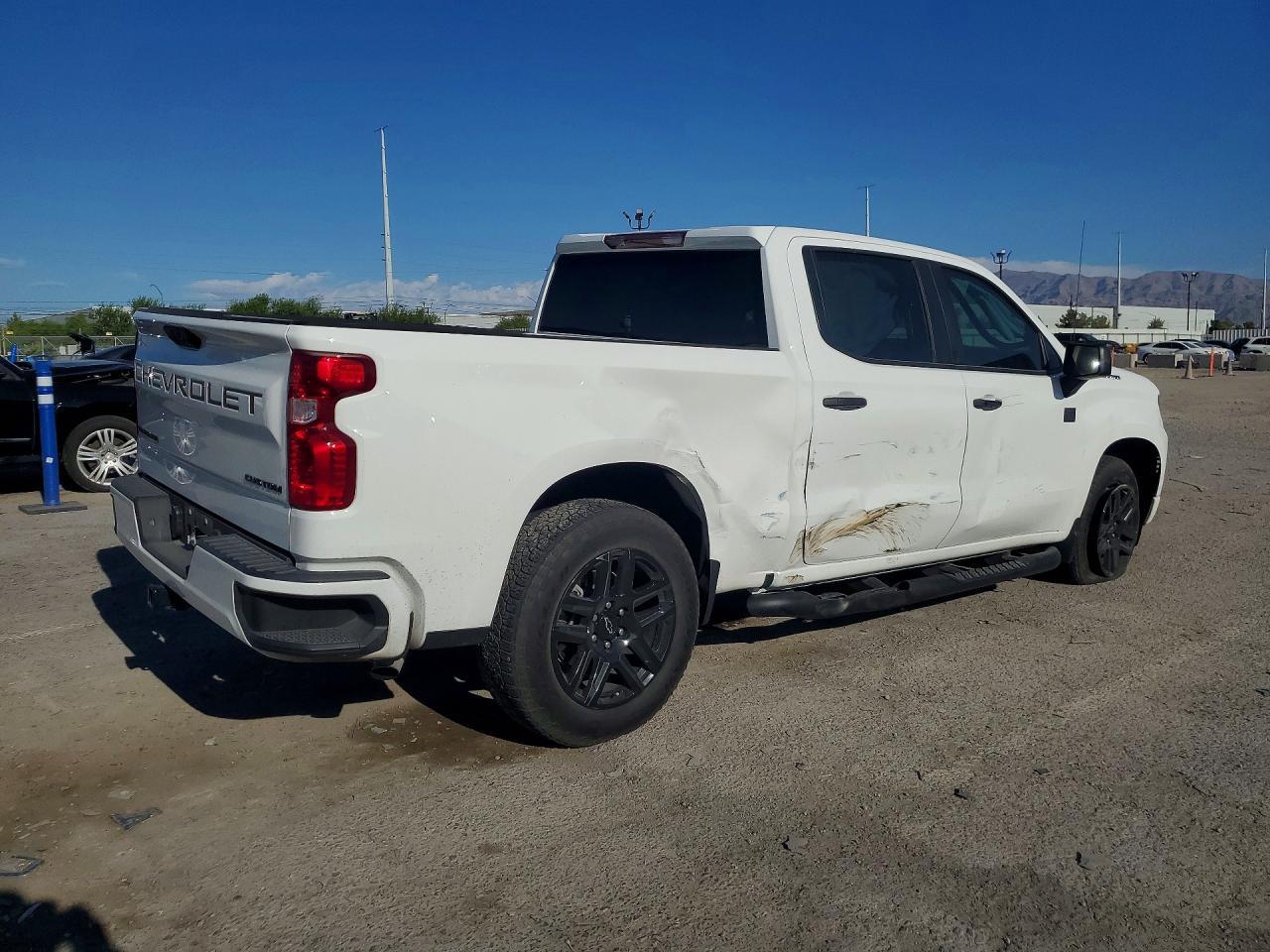 2024 Chevrolet Silverado C1500 Custom - zdjęcie 3