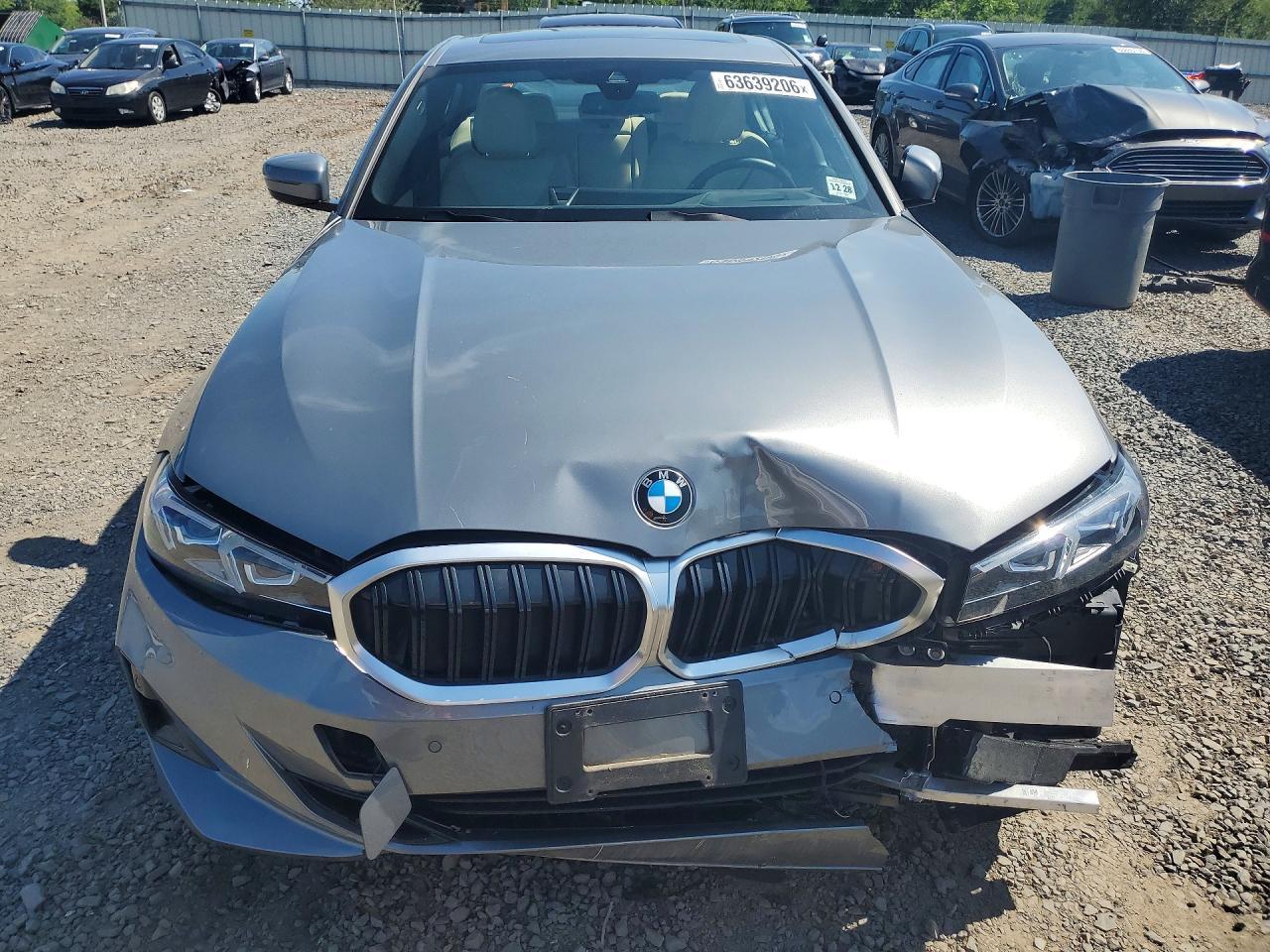 2024 BMW Seria 3 330i - zdjęcie 5