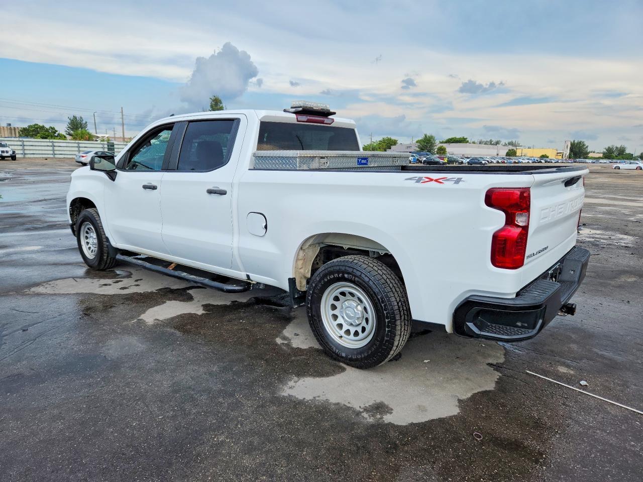 2022 Chevrolet Silverado K1500 - zdjęcie 2