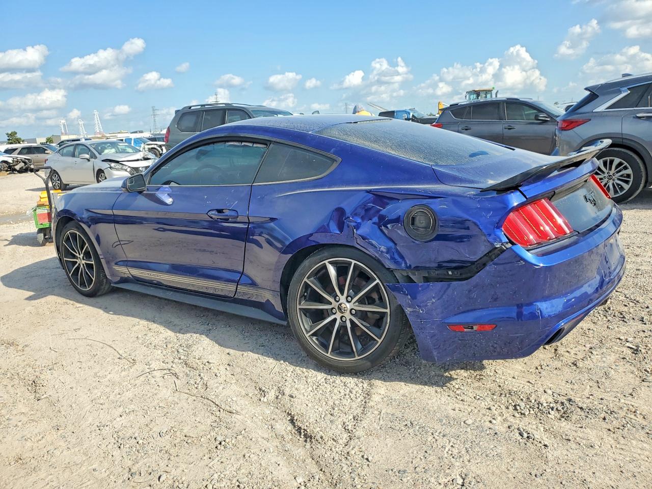 2016 Ford Mustang - zdjęcie 2