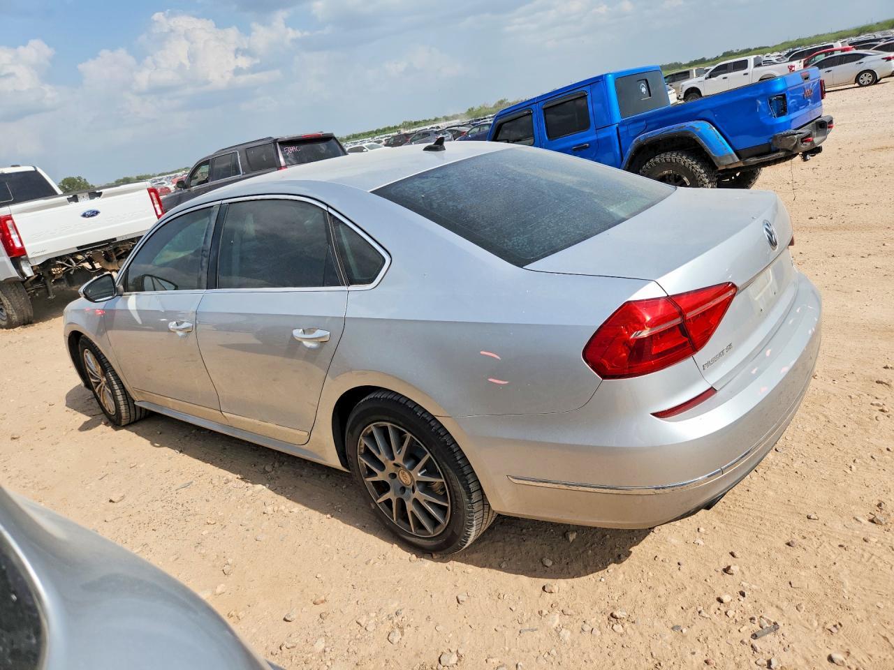 2016 Volkswagen Passat - zdjęcie 2