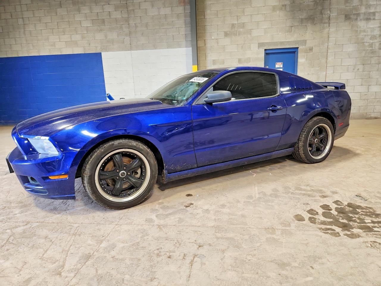 Ford Mustang Coupe - zdjęcie 1