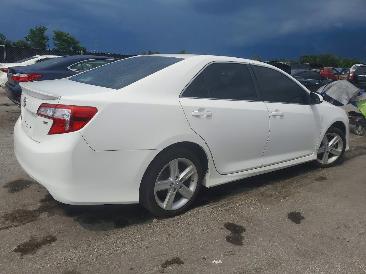 2014 Toyota Camry Se - zdjęcie 3