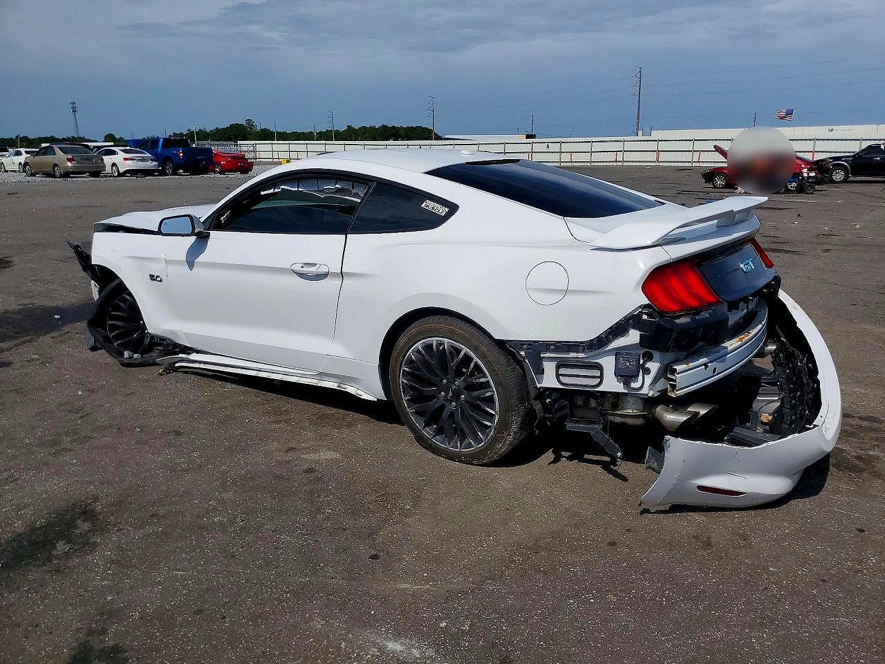2020 Ford Mustang Gt - zdjęcie 2