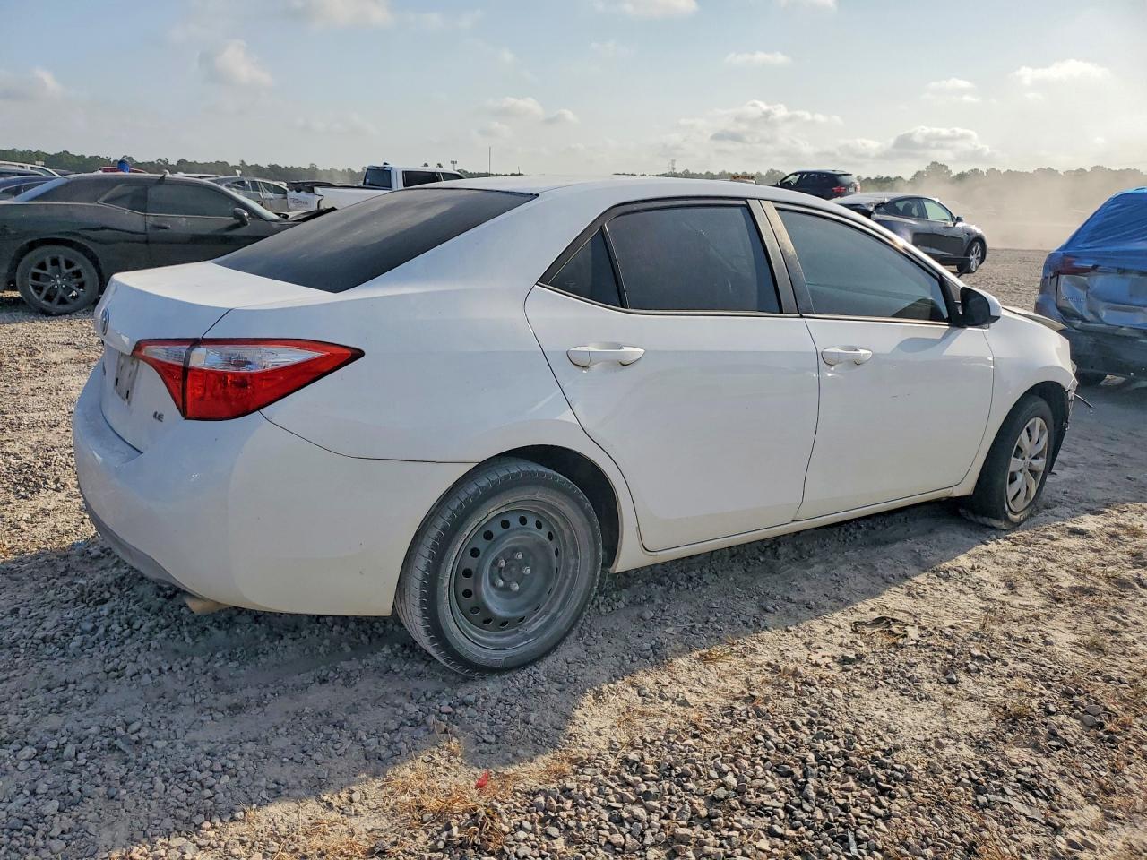 2015 Toyota Corolla Le - zdjęcie 4