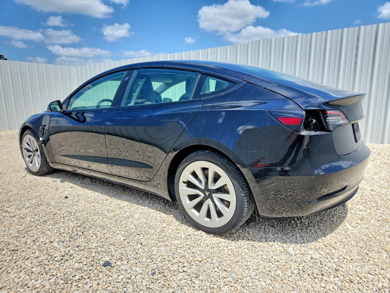 2022 Tesla Model 3 - zdjęcie 2