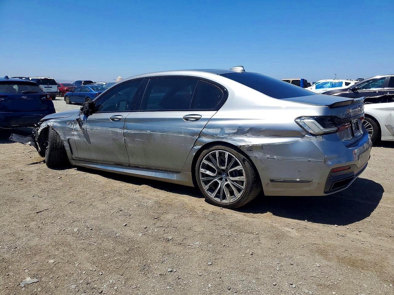 2022 BMW Seria 7 750i - zdjęcie 2