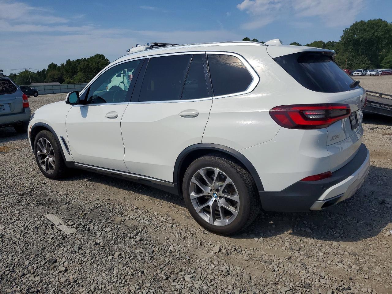 2021 BMW X5 xDrive40I - zdjęcie 2