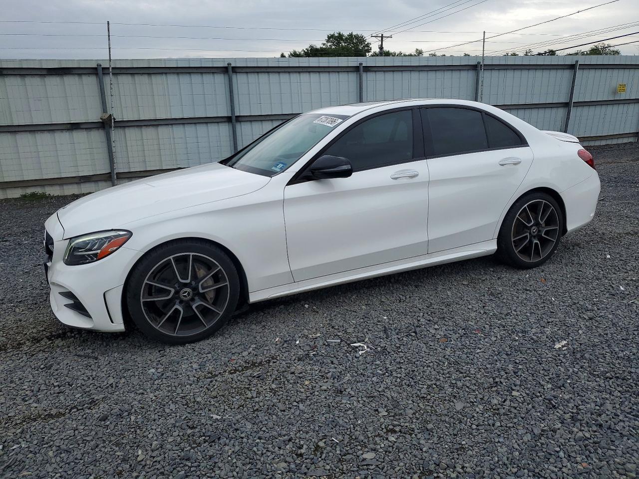 2020 Mercedes-Benz C 300 - zdjęcie główne