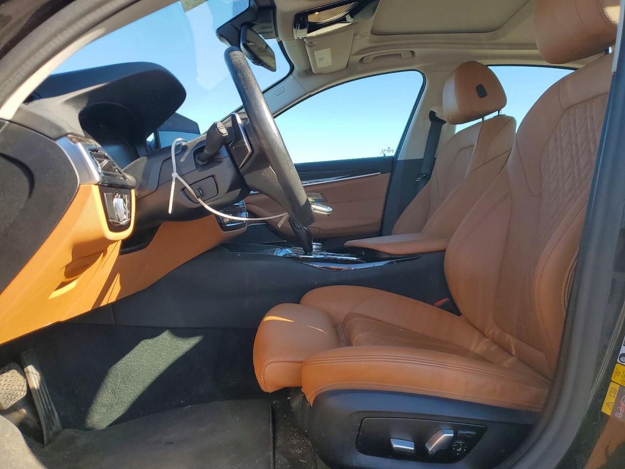 2022 BMW 530Xe - zdjęcie 7