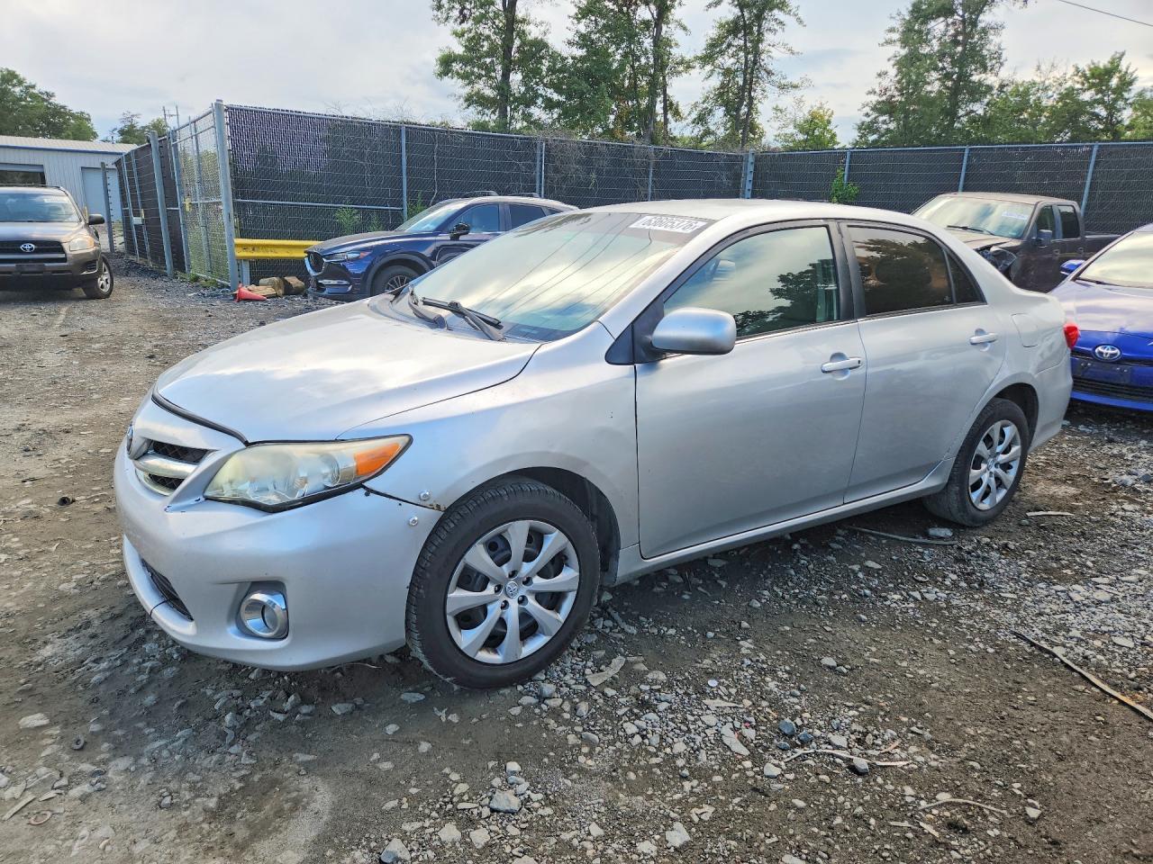 2013 Toyota Corolla Le - zdjęcie główne