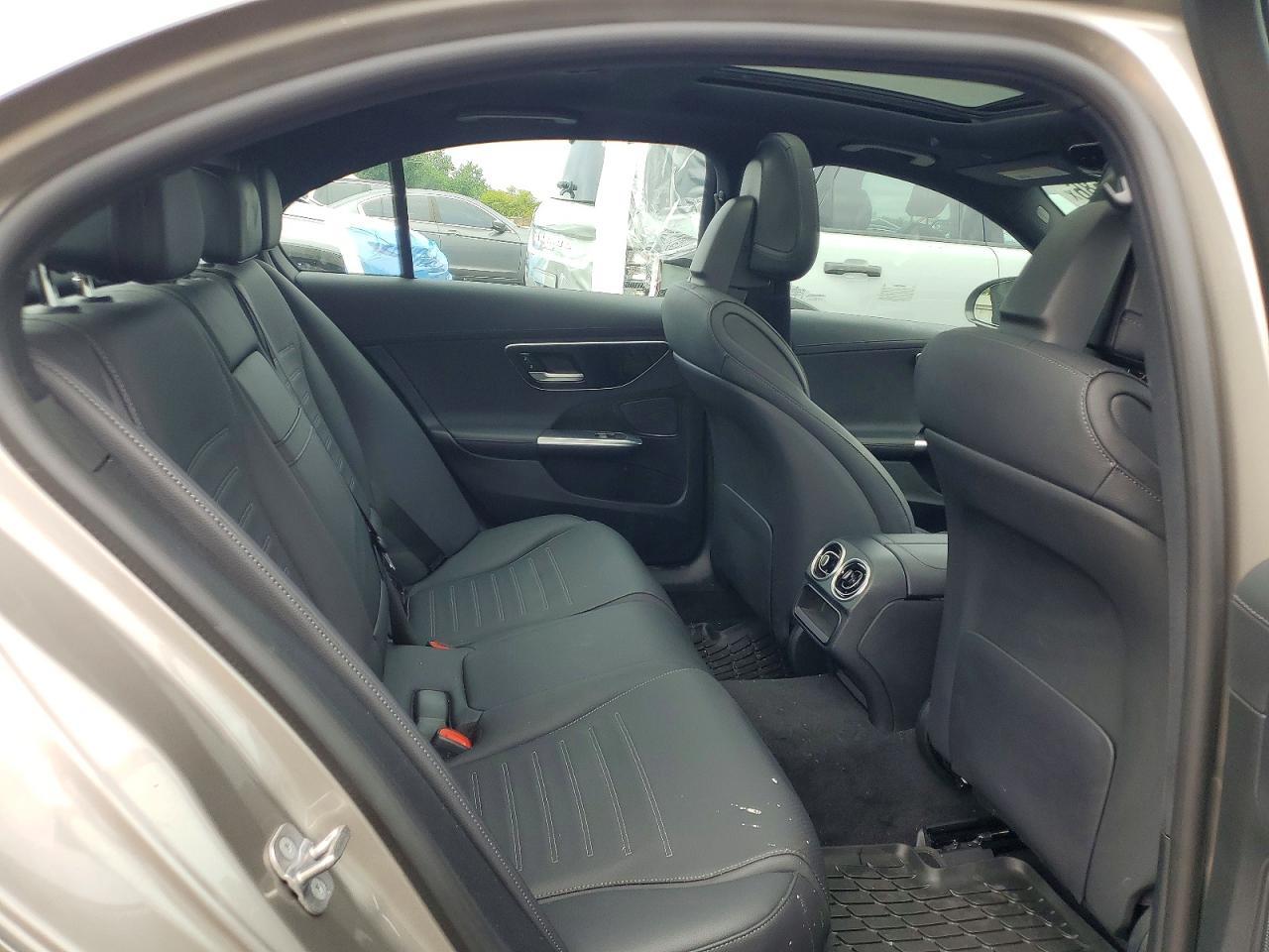 2024 Mercedes-Benz C 300 4Matic - zdjęcie 10