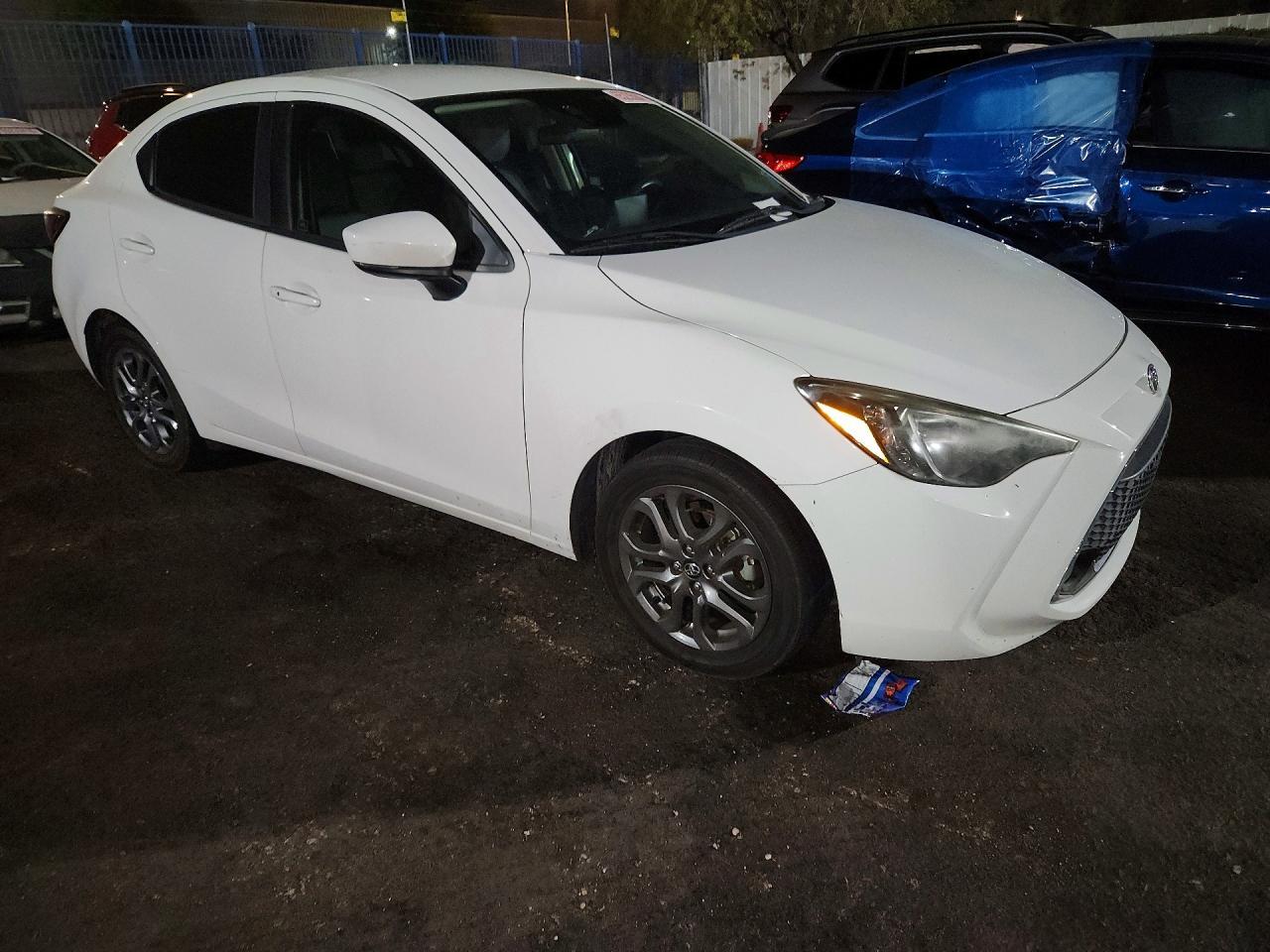 2019 Toyota Yaris Le - zdjęcie 4