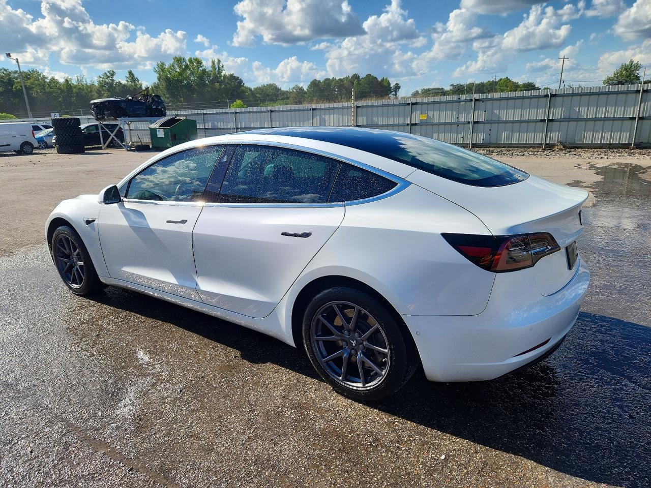 2019 Tesla Model 3 - zdjęcie 2