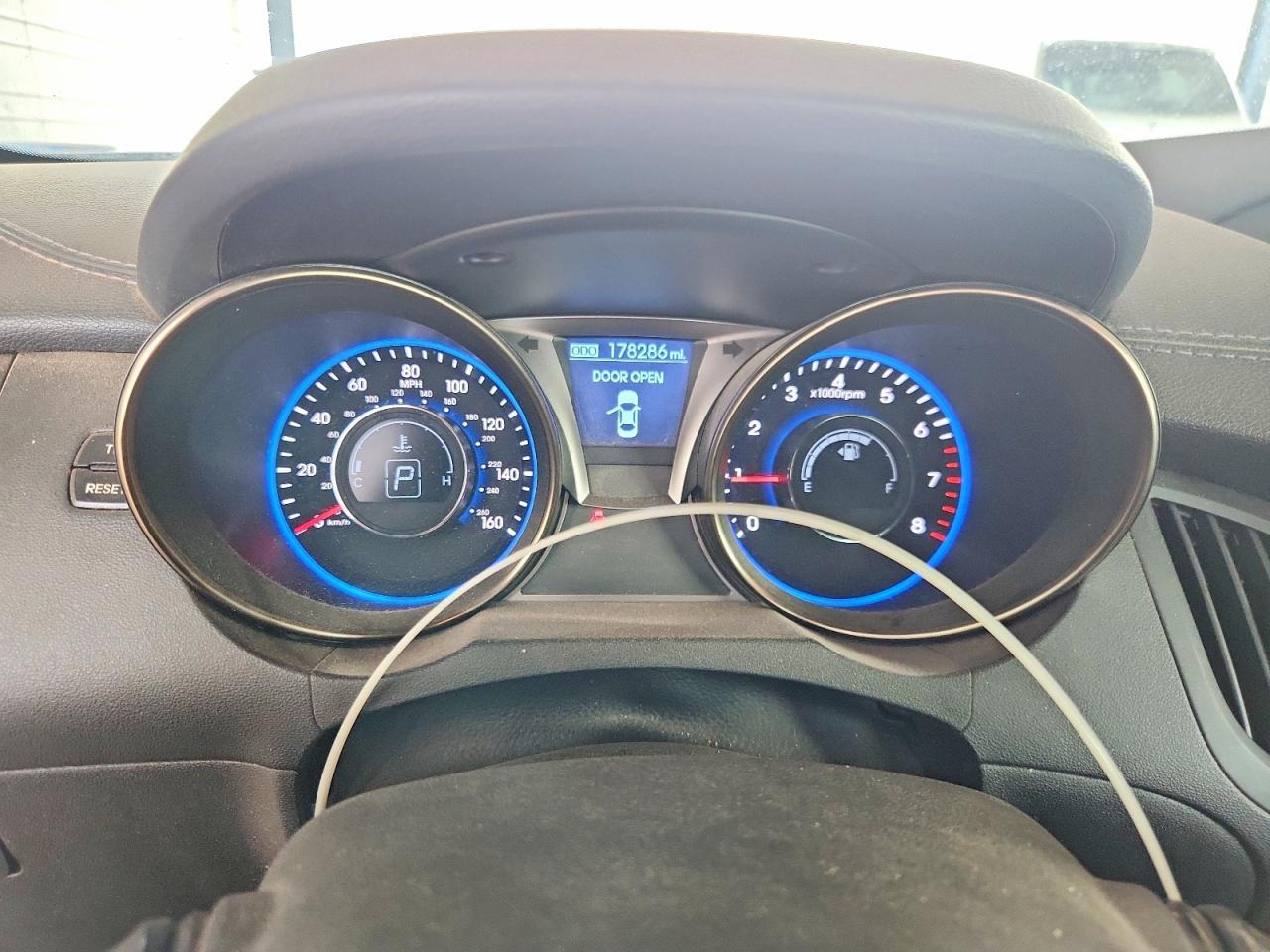 2013 Hyundai Genesis Coupe 2.0T - zdjęcie 9