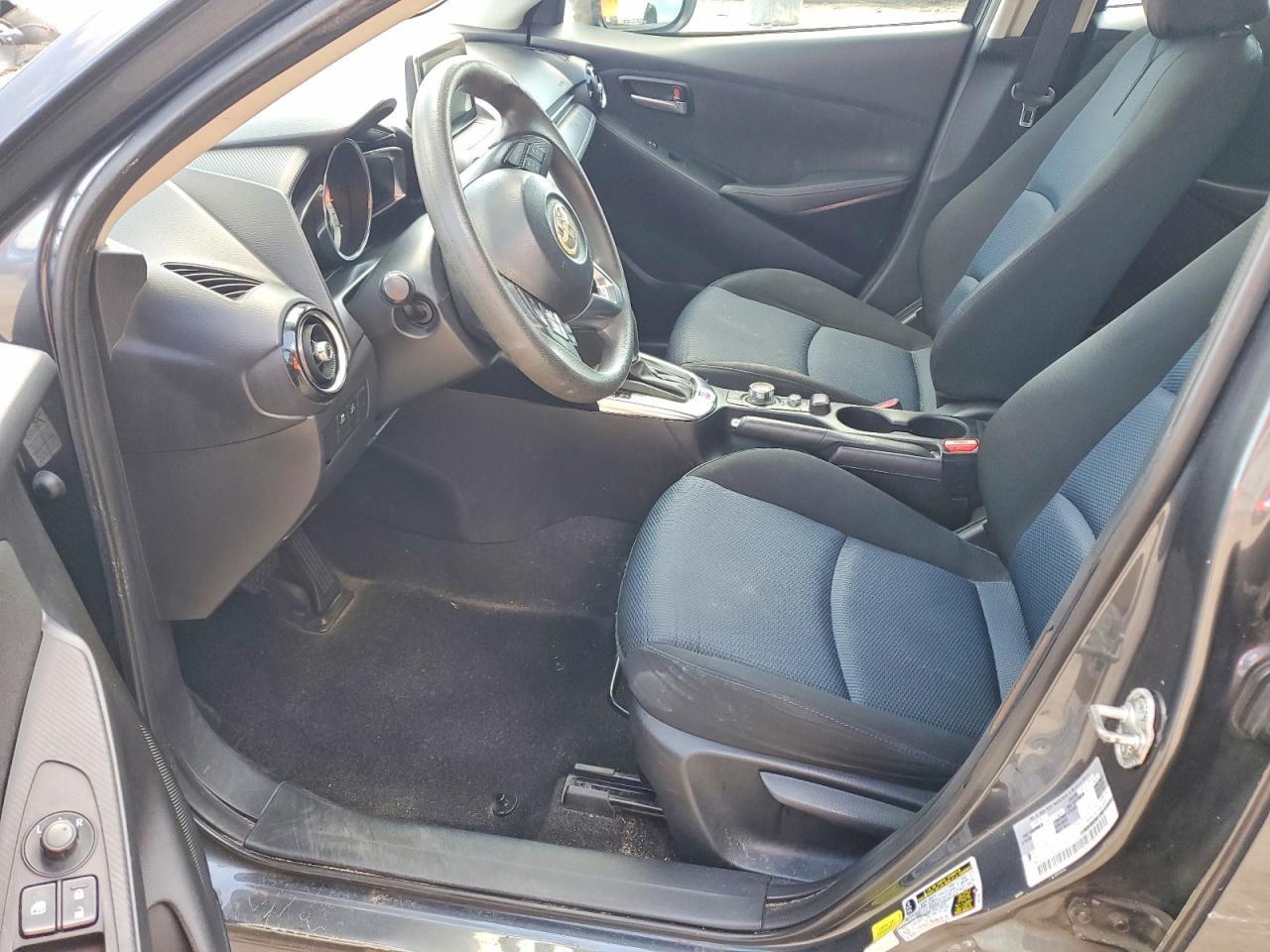 2018 Toyota Yaris Ia Base - zdjęcie 7