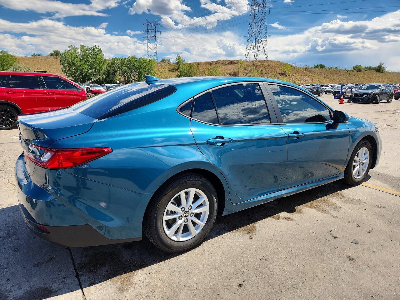2025 Toyota Camry Le - zdjęcie 3