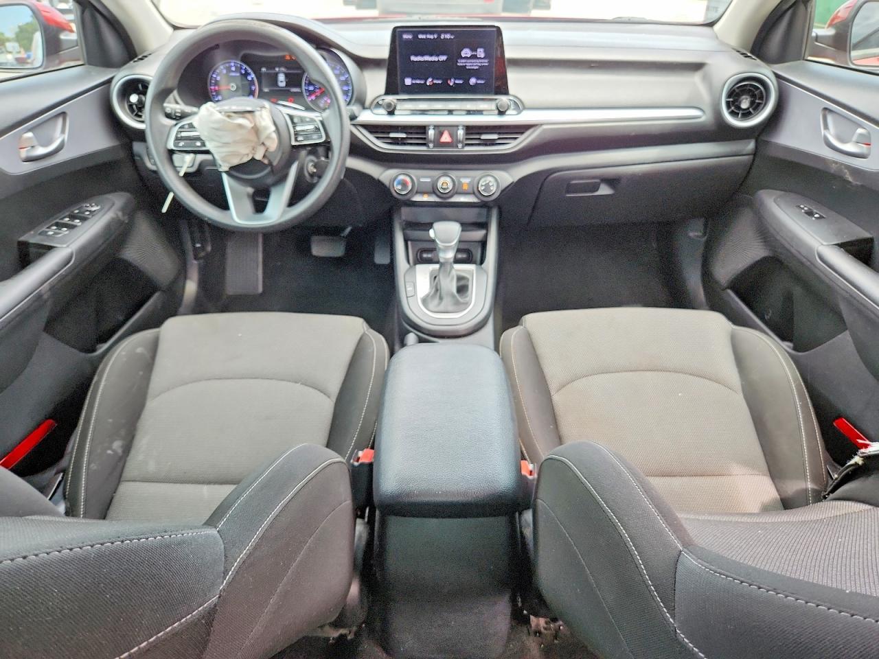 2023 Kia Forte Lxs - zdjęcie 8