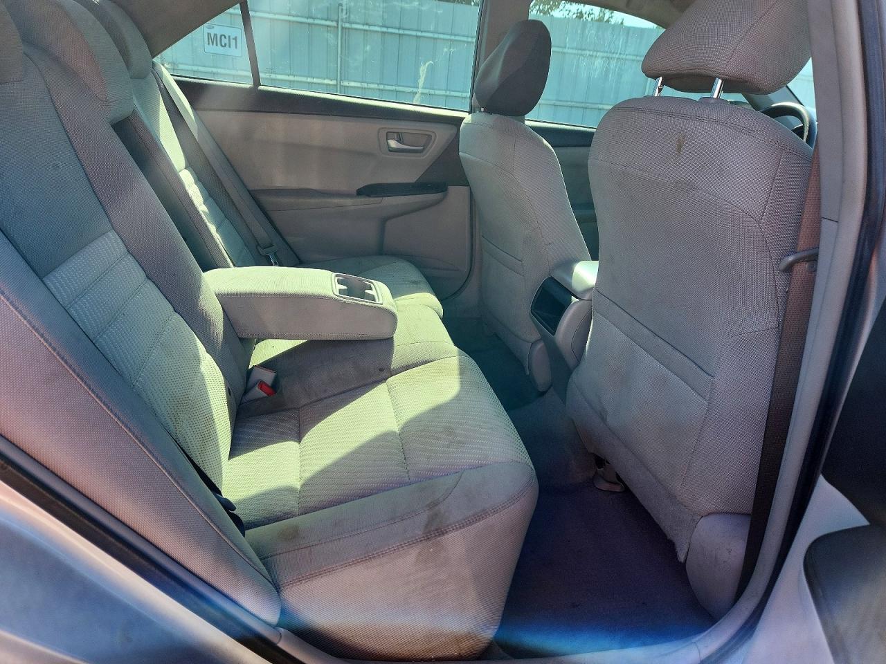 2016 Toyota Camry Le - zdjęcie 10