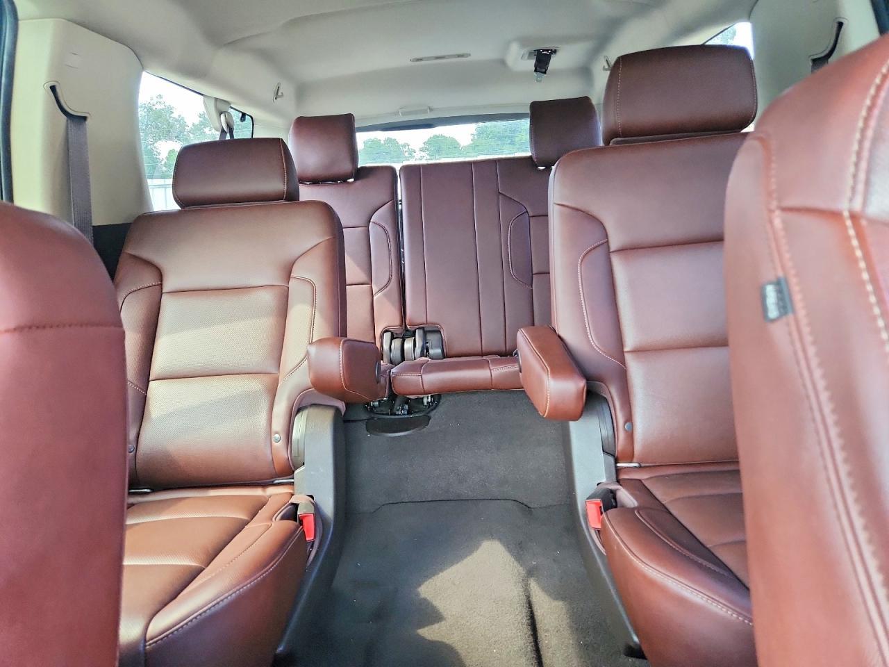 2019 Chevrolet Suburban C1500 Premier - zdjęcie 10