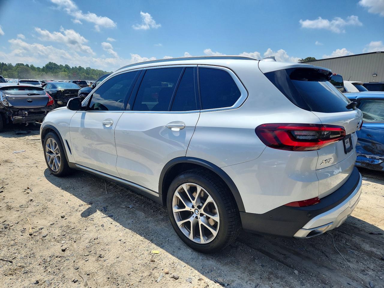 2023 BMW X5 xDrive40I - zdjęcie 2