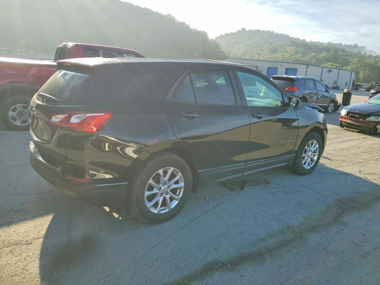 2020 Chevrolet Equinox Ls - zdjęcie 3