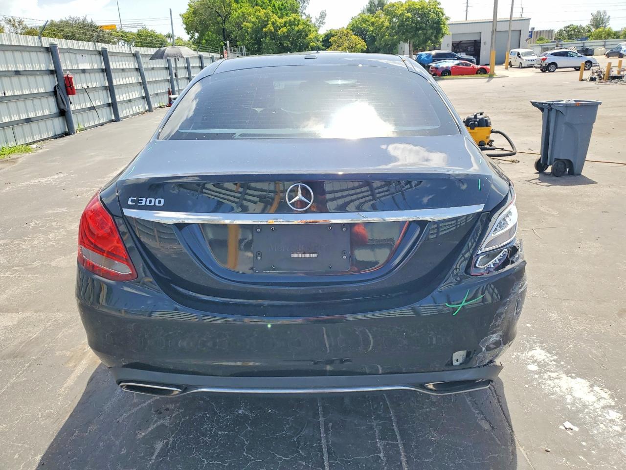 2017 Mercedes-Benz C 300 - zdjęcie 6