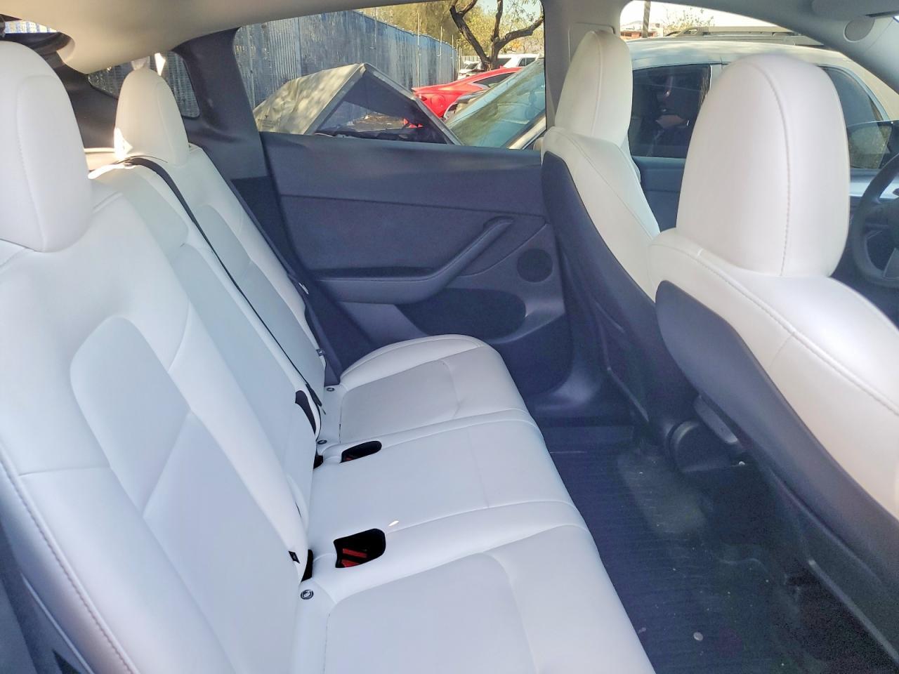 2025 Tesla Model Y - zdjęcie 11