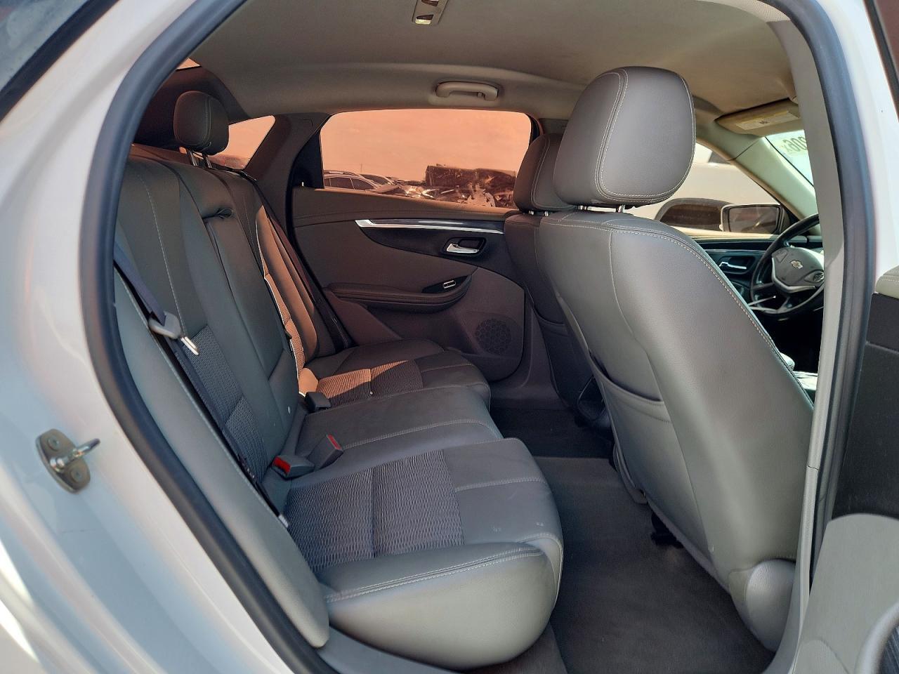 2018 Chevrolet Impala Lt - zdjęcie 10